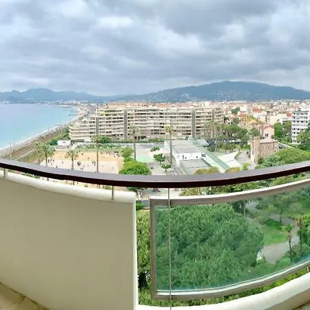 Chateau De La Apartment *
